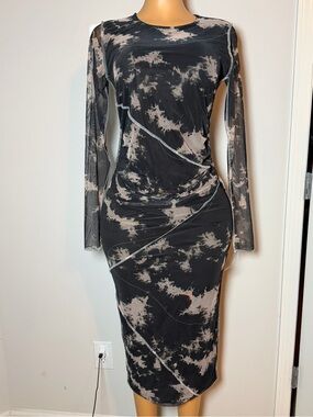 PrettyLittleThing Black and Cream Tie-Dye Long Sleeve Bodycon Dress